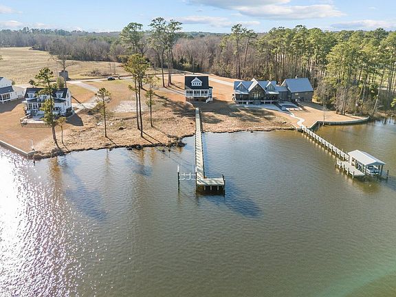 3rd image of 81 Brookshire Drive