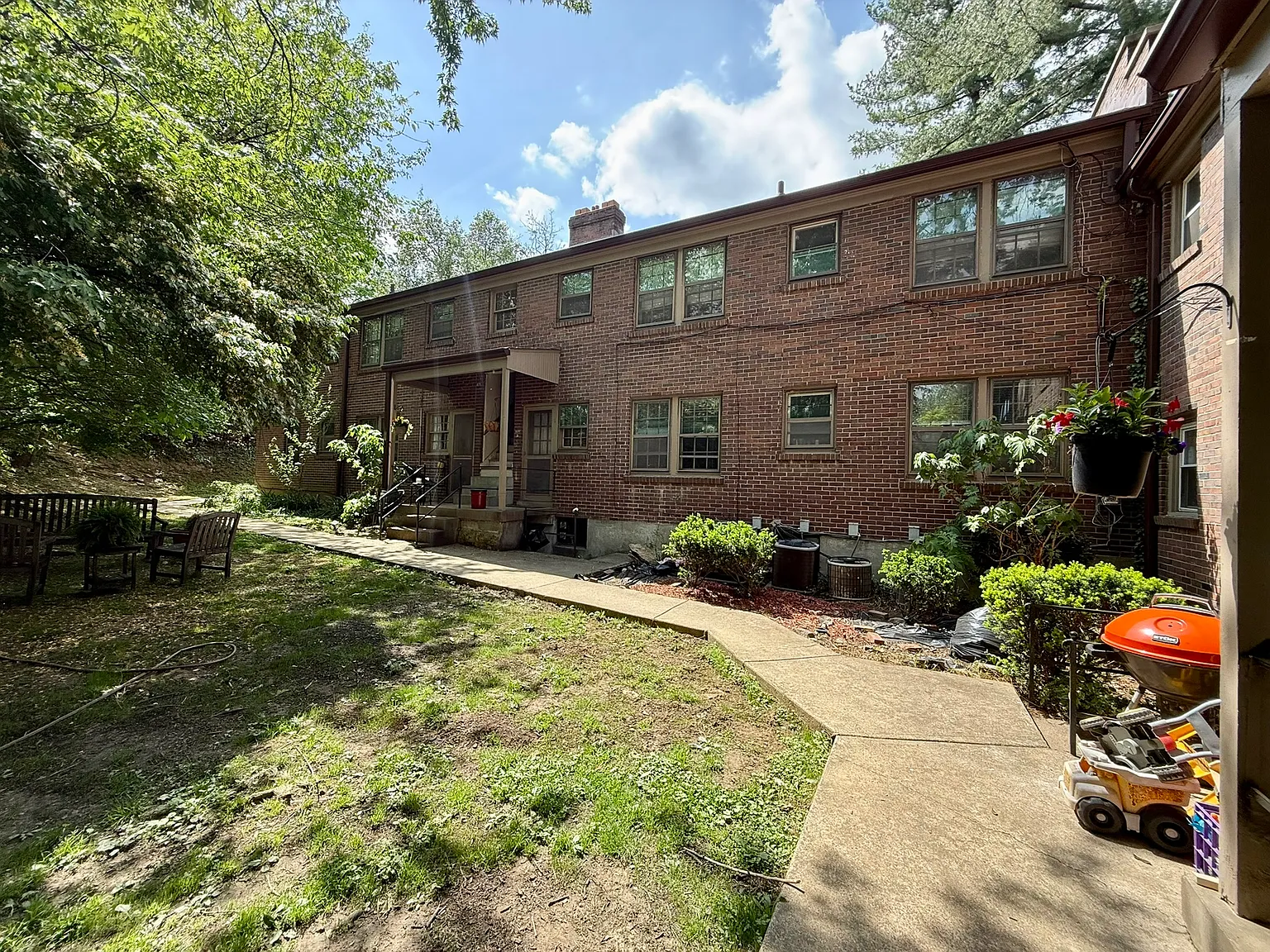 2 bed, 900 sqft, $1,250 — Photo 2