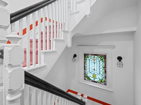 51 Dekoven Court image 13 of 31