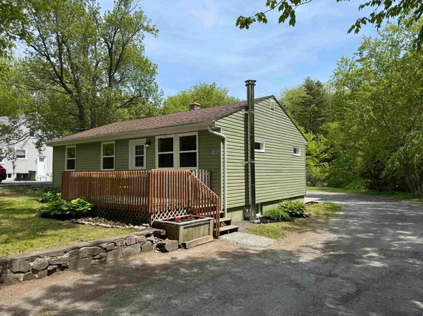 189 Old Beaver Bank Rd, Lower Sackville, NS B4E 1J5