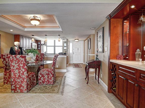 2nd image of 840 Ocean Dr APT 706