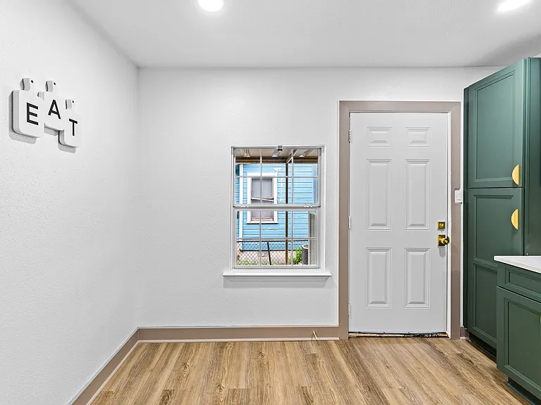 250 Koehler Ct — Photo 10