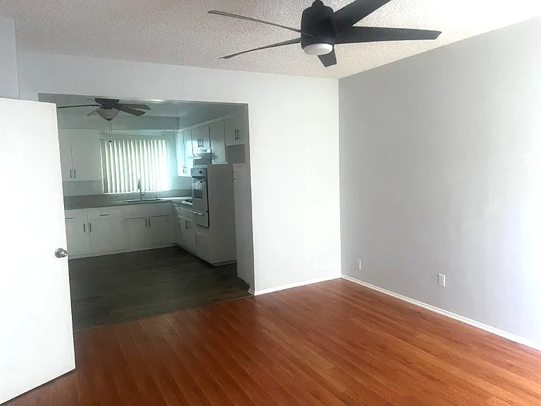 1124 N Columbus Ave — Photo 3