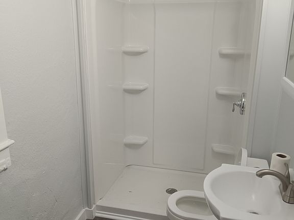 3rd image of 207 Crawford St #1/2