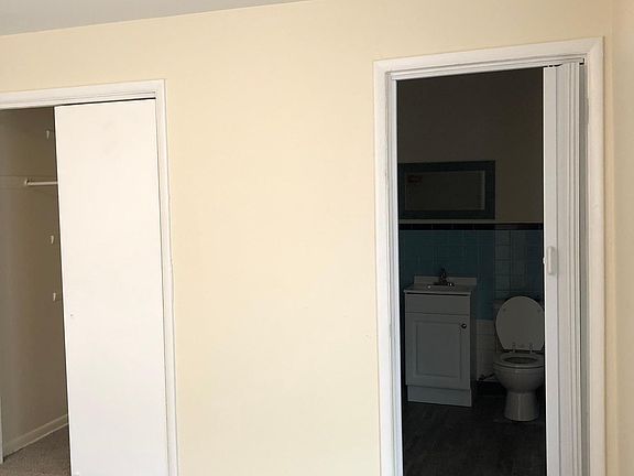 Master bedroom - 2nd pic