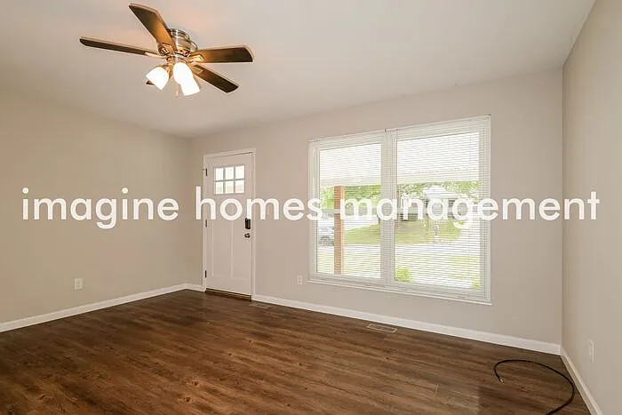 302 Clara St — Photo 4