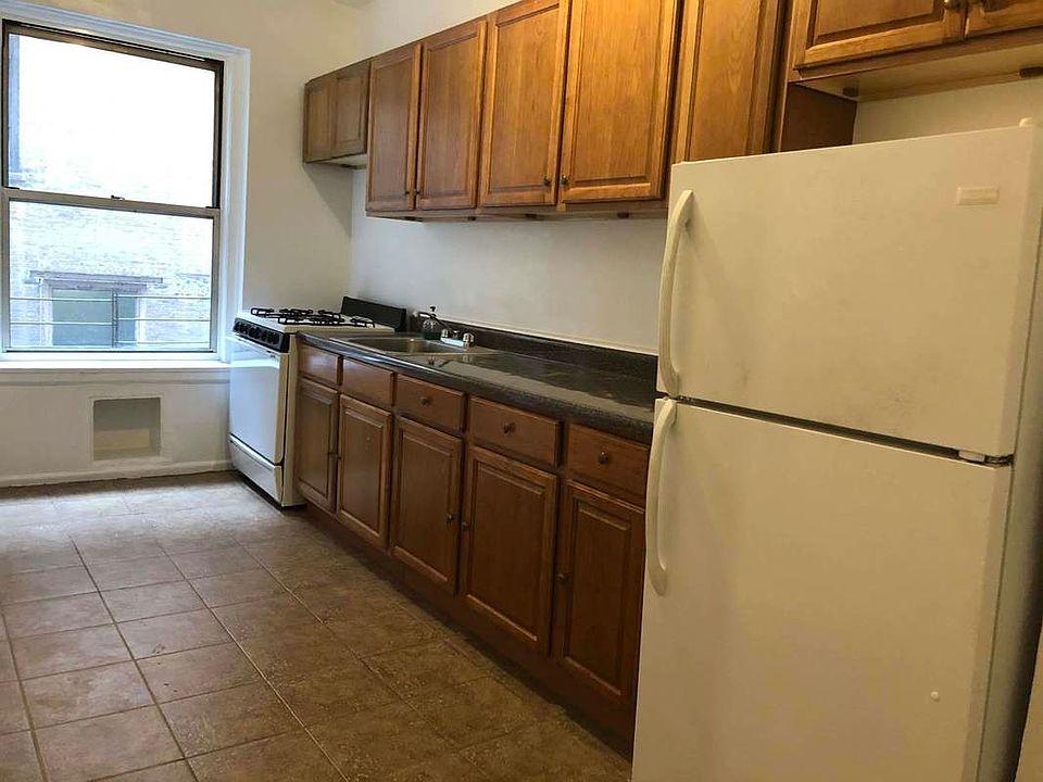 1st image of 260 Seaman Ave #B2