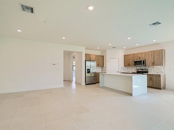 5th image of 6671 SE Park Trace Drive