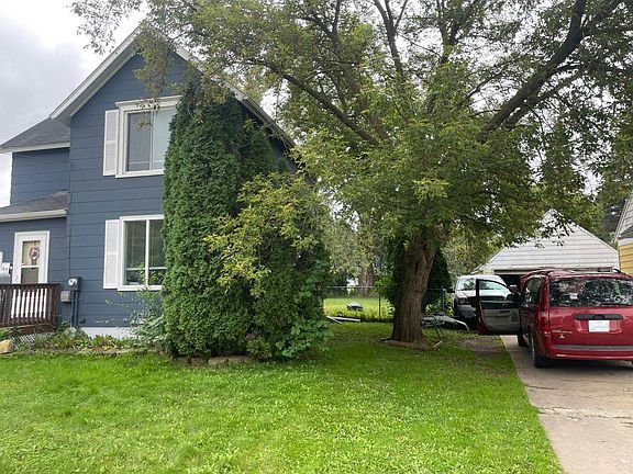 2nd image of 1900 3rd Ave NE