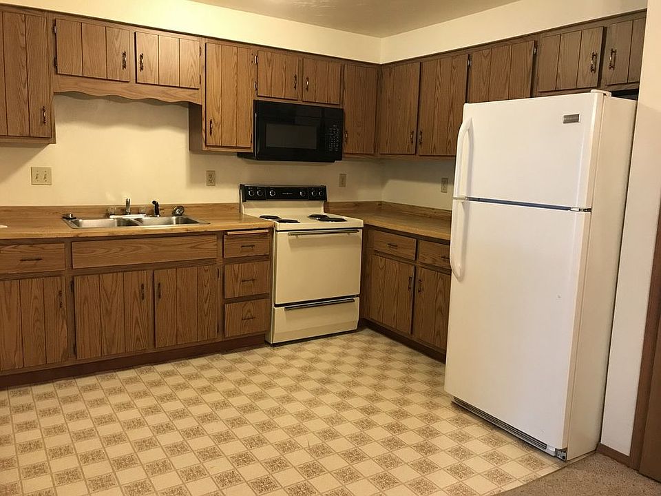 1st image of 465 Laverne Dr APT 1