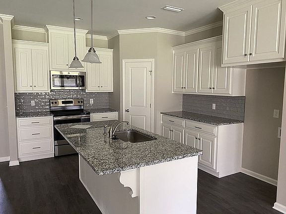 3rd image of 309 Courtland Dr