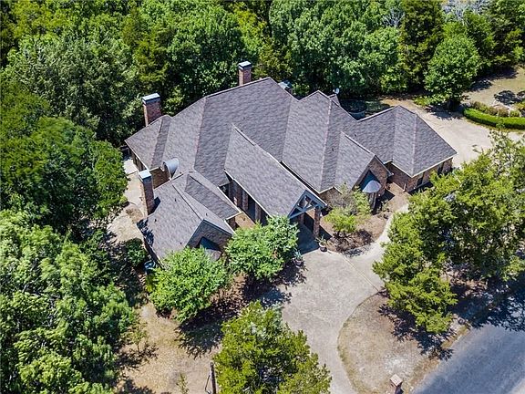 3rd image of 918 Red Oak Creek Dr