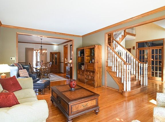 4th image of 337 N Pinehill Ct