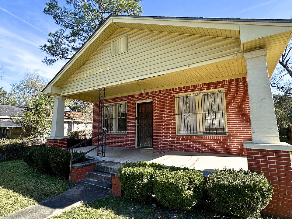 1st image of 372 Fredonia St