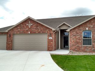 8200 Trail Ridge Ct, Lincoln, NE 68505