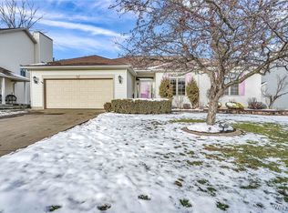 72 Crown Royal Dr, Williamsville, NY 14221