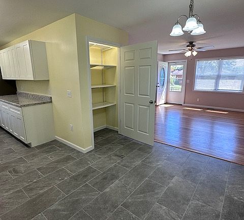3rd image of 308 Peach Blossom Ct