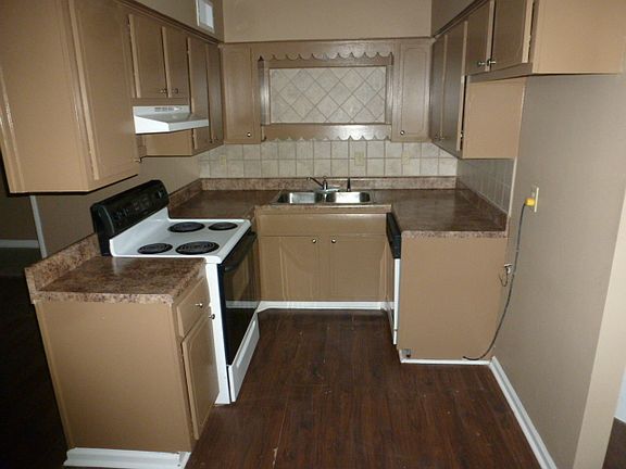 3rd image of 1581 Custer Dr