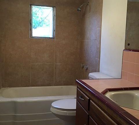 3rd image of 2477 N Alvernon Way