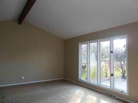 4th image of 33073 Cromwell Dr