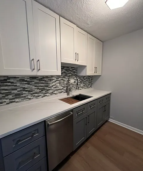 2740 N Pine Grove Ave #9 — Photo 13
