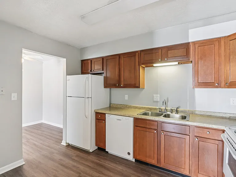 Castleton Manor Apartments — Photo 52