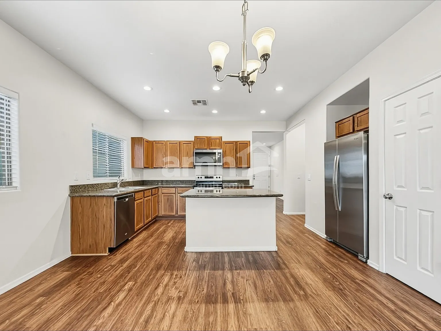 3 bed, 2.0 bath, 1853 sqft, $2,050 — Photo 3