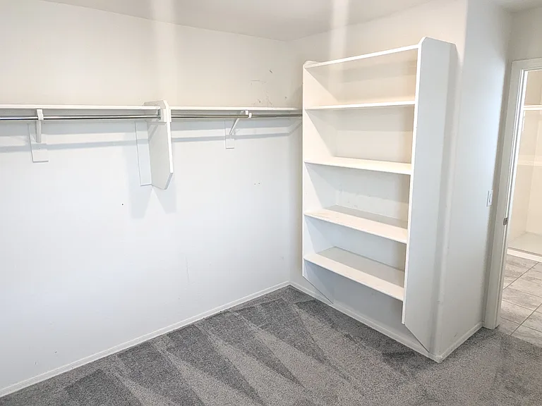 47 E Constitution Dr — Photo 42