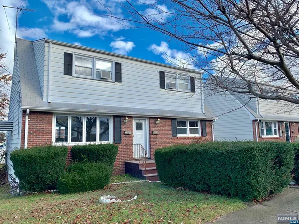 2 Eastgate Ct, Lodi, NJ 07644