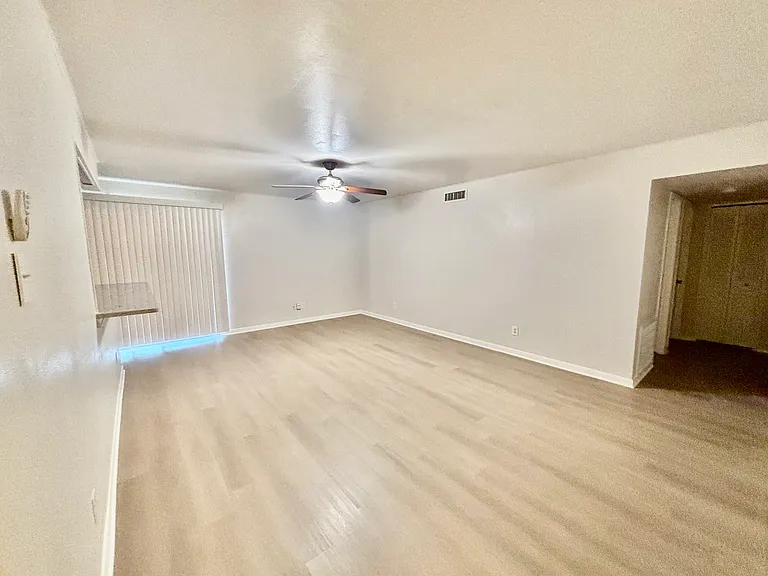 809 Cielo Vista Dr — Photo 3