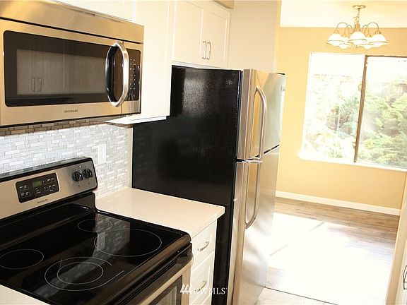 3rd image of 12423 NE 145th Pl APT B147
