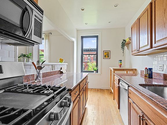4th image of 345 Montgomery St APT 3L
