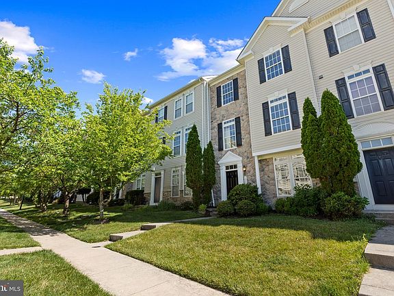 2nd image of 1729 Theale Way