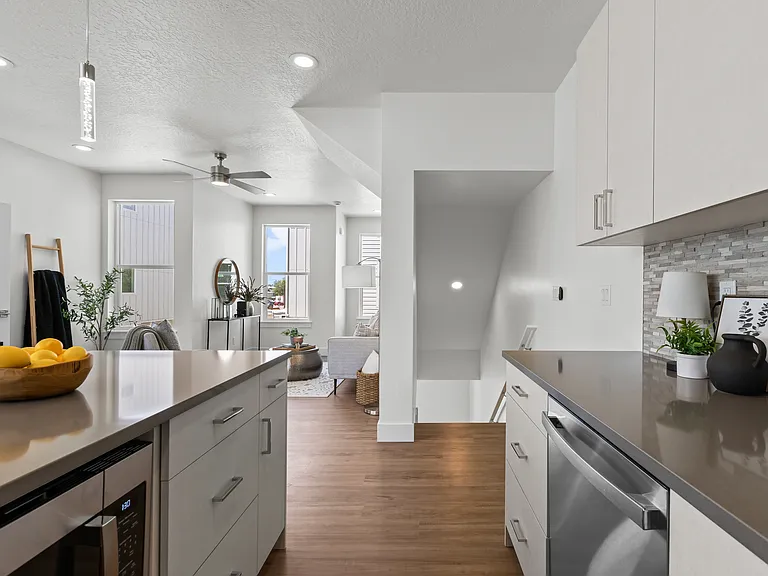 509 E Violets Cove Ln — Photo 14