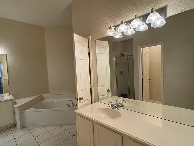 2801 Tallahassee Ct #SINGLE FLOOR — Photo 9