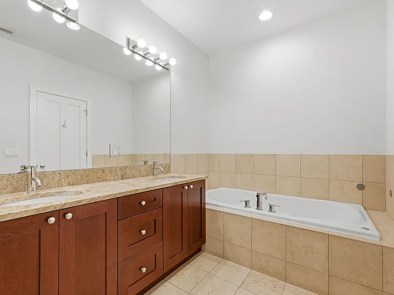 1825 N California Ave #4 — Photo 7