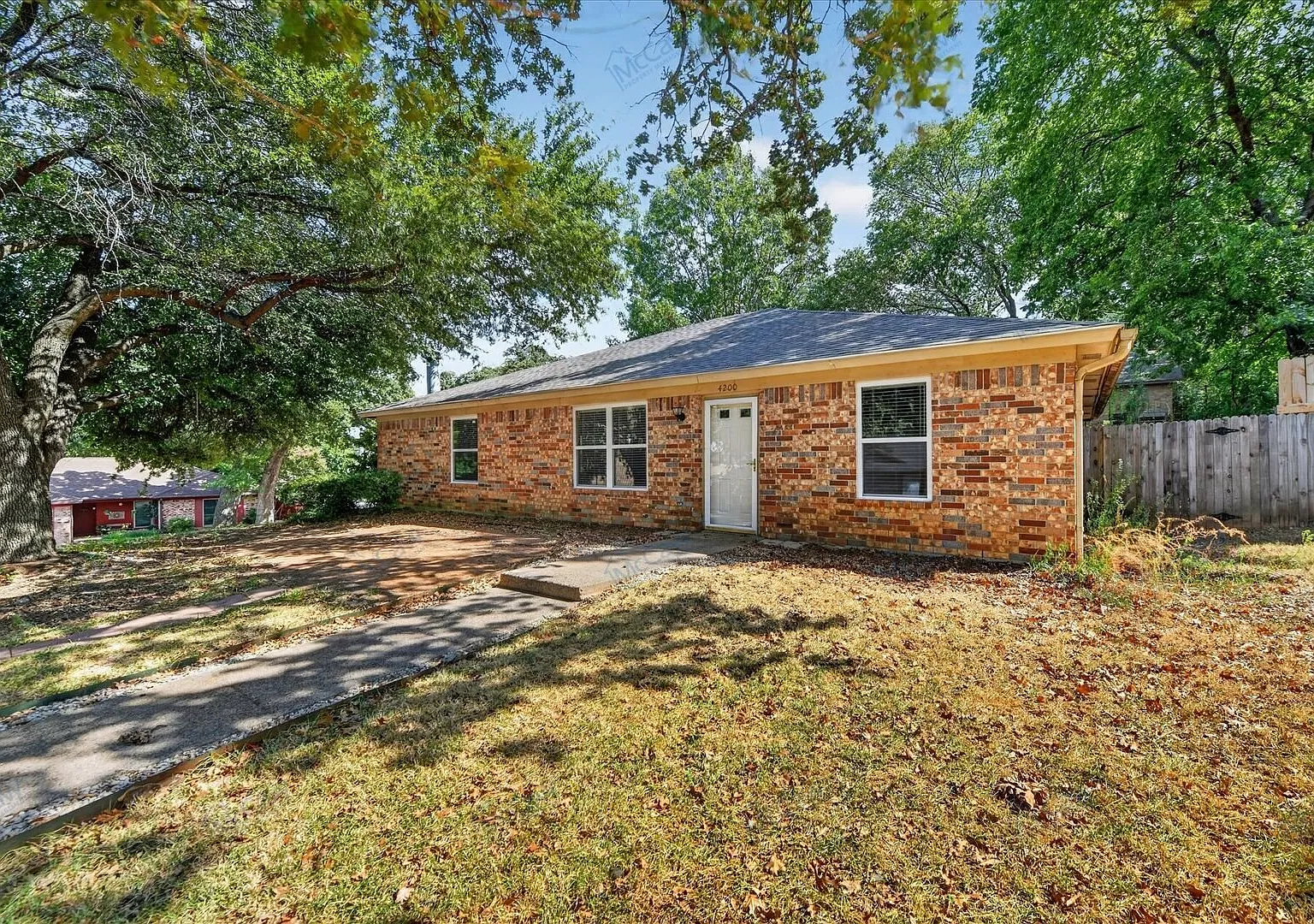 Spacious 3-Bedroom Home with 2-Car Garage in Arlington — Photo 2
