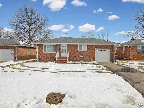 629 Leslie Ave, Wood River, IL 62095