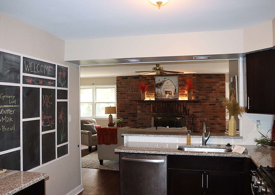 2nd image of 37071 Farley St