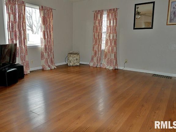 5th image of 4006 N Dayton Ave
