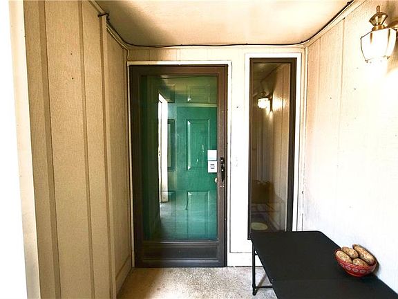 4th image of 213 SW 92nd St
