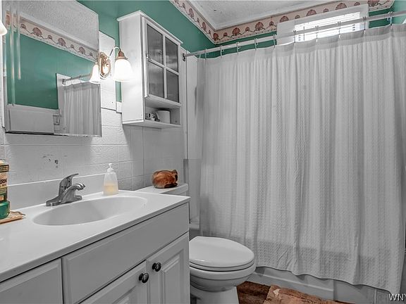 4th image of 162 Hyland Pl