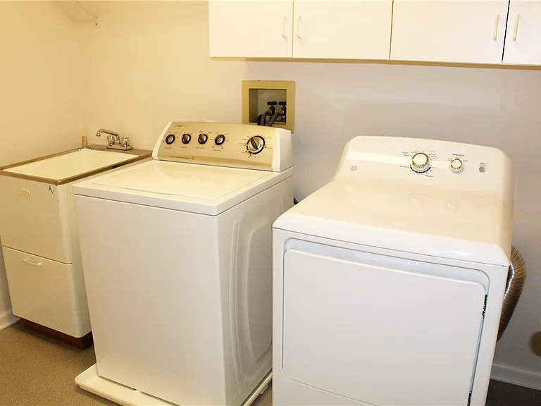 121 Brittany Cir — Photo 15