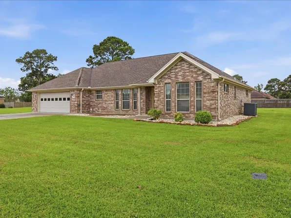 290 Tyler Dr, Orange, TX 77630