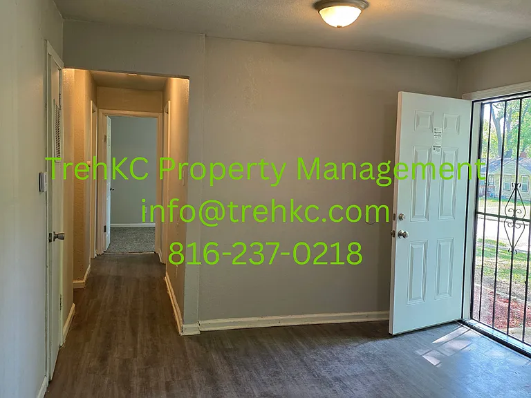 11206 Corrington Ave — Photo 6