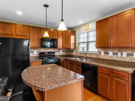 2nd image of 2325 Drake Ln