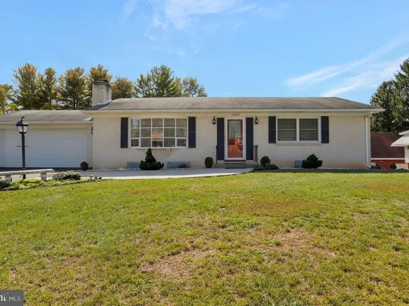 13422 Windsor Dr, Hagerstown, MD 21742