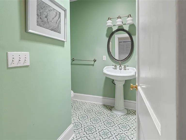 613 E Pine St — Photo 13