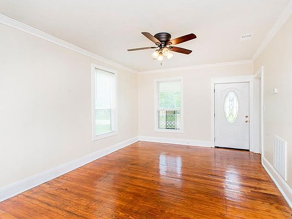 4th image of 810 Avenue E