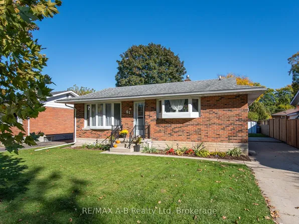 61 McDonald St, Stratford, ON N5A 4W4